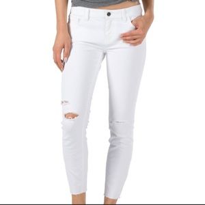Vans skinny destroyed white jeans. Cropped. 3/26